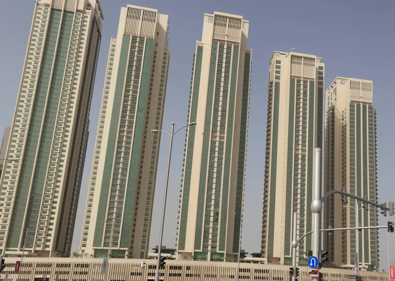 Marina Square leisure amenities including swimming pools, gyms, playgrounds, and cafés for modern waterfront living